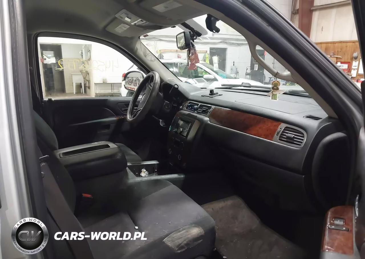 2010 Chevrolet Tahoe Ls VIN:1GNUKAE0XAR142855 - 5