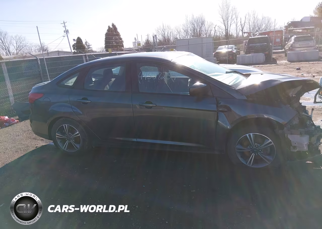 2018 Ford Focus Se VIN:1FADP3FE9JL330369 - 14