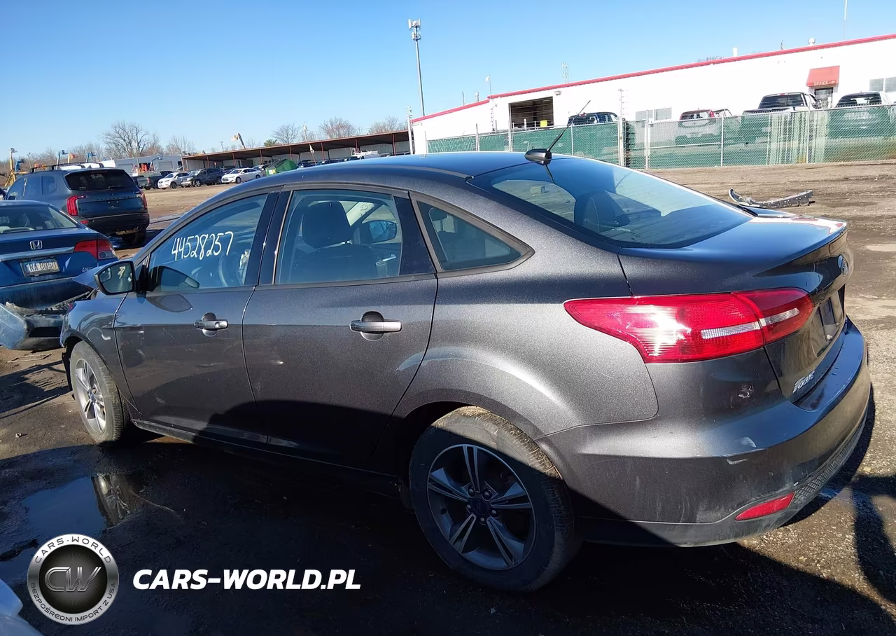 2018 Ford Focus Se VIN:1FADP3FE9JL330369 - 15