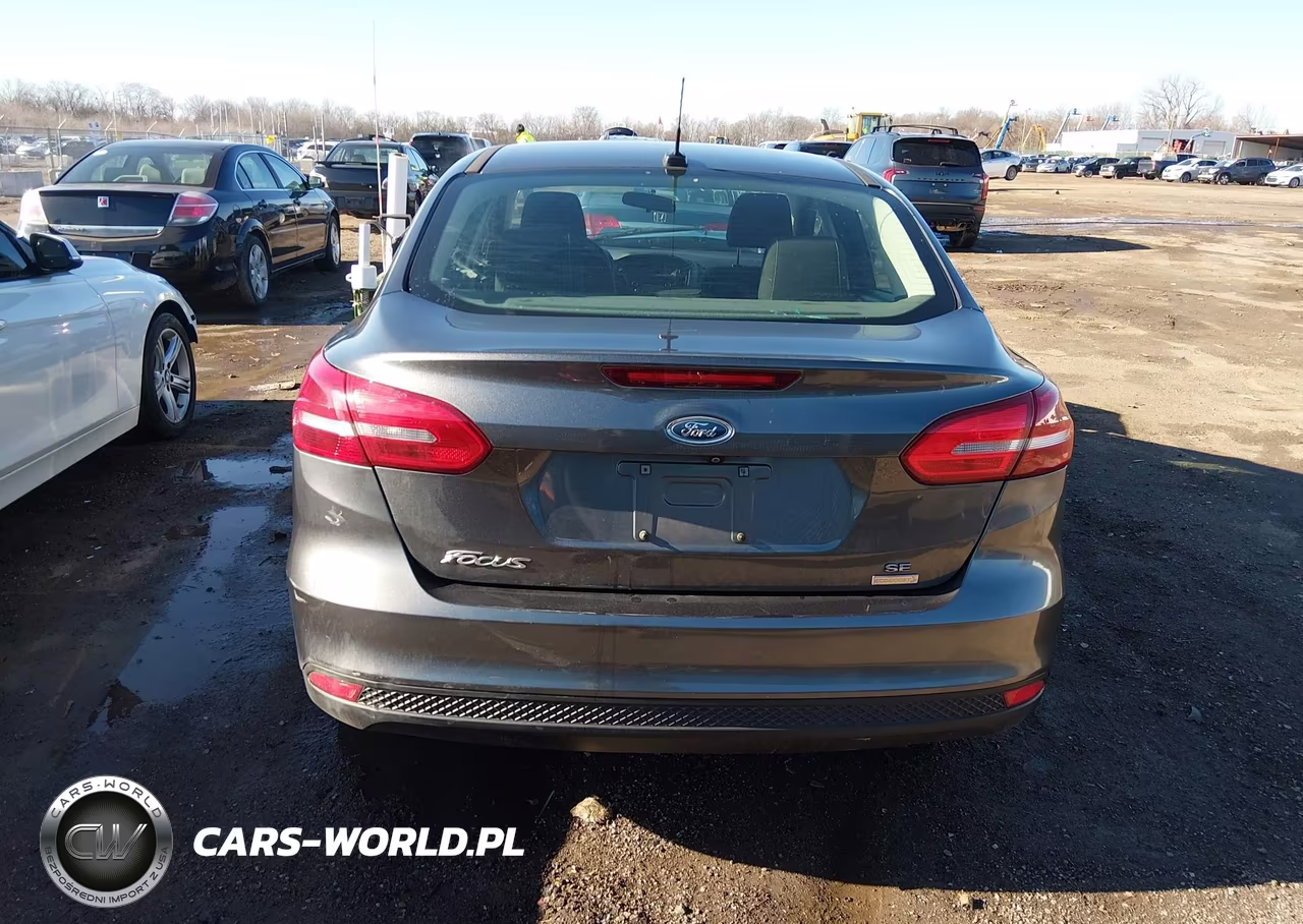 2018 Ford Focus Se VIN:1FADP3FE9JL330369 - 17