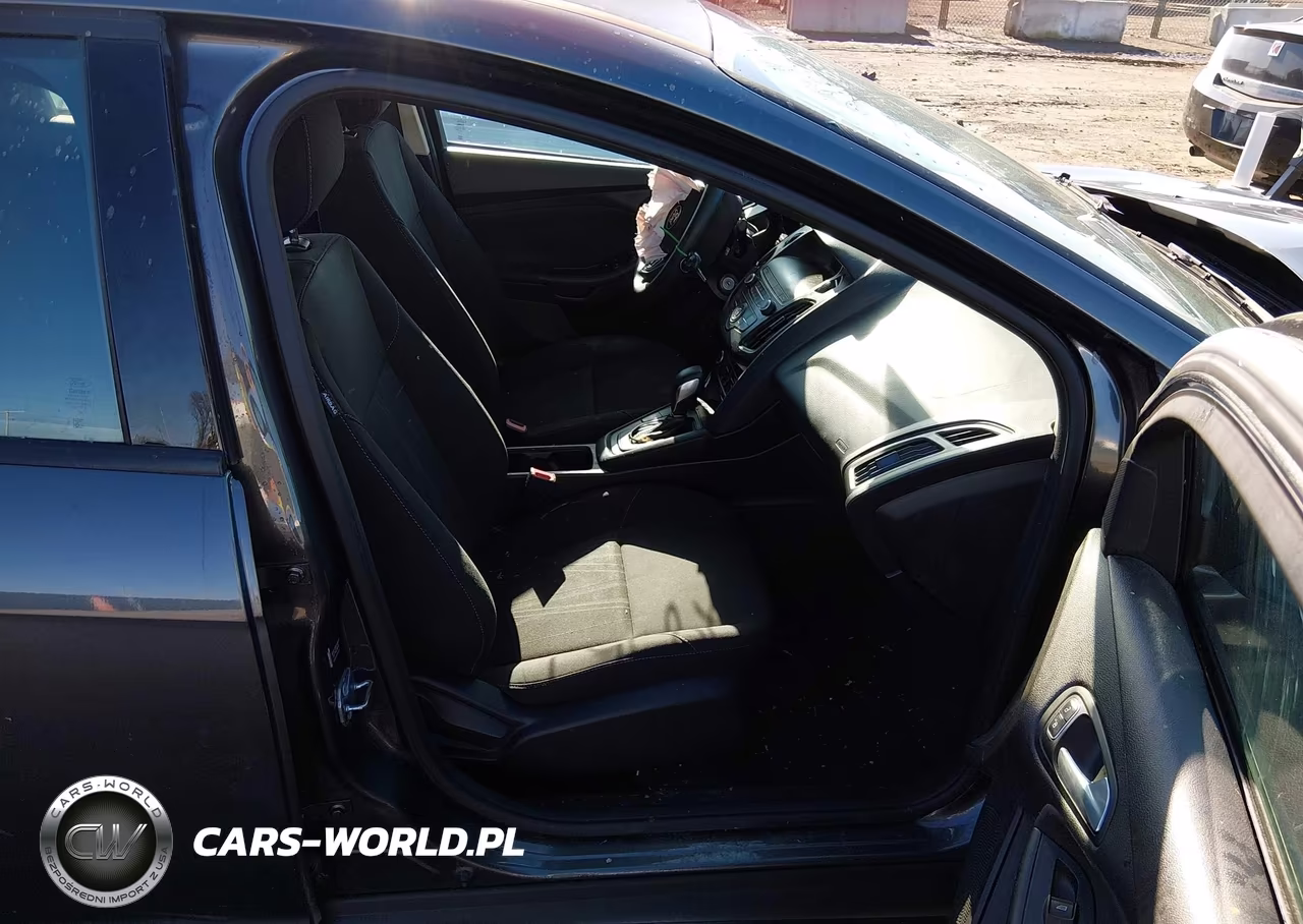 2018 Ford Focus Se VIN:1FADP3FE9JL330369 - 5