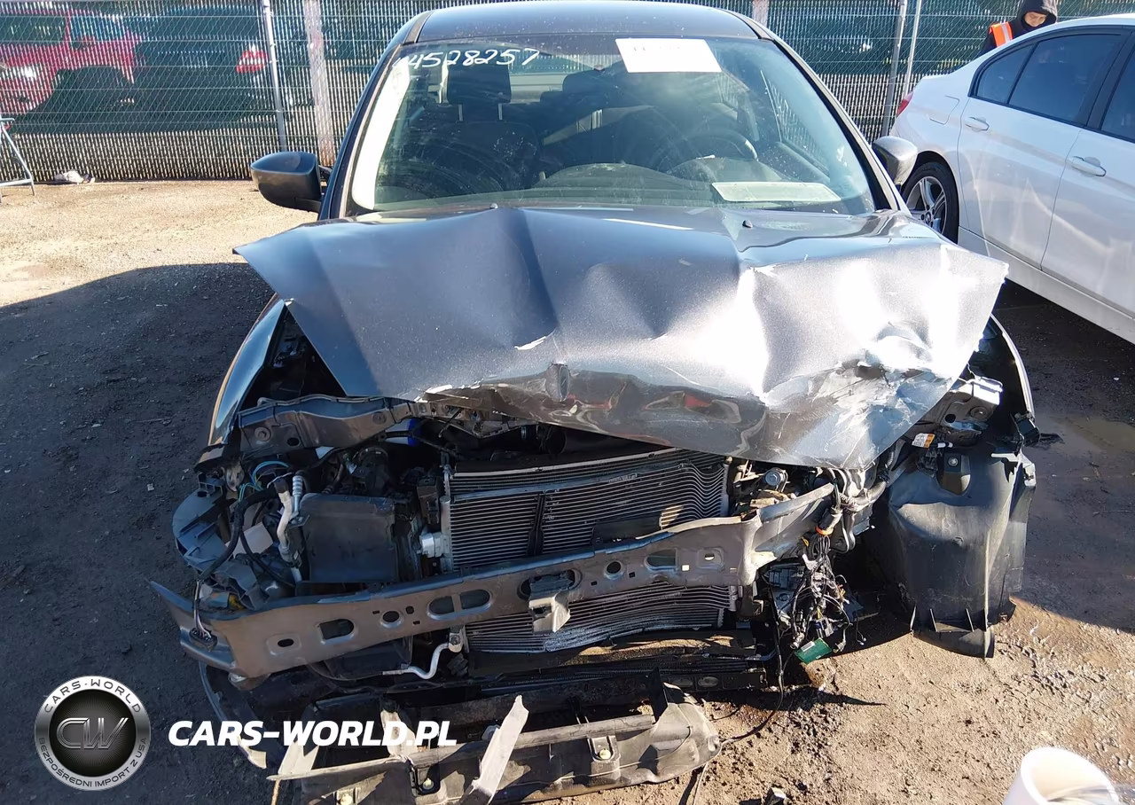 2018 Ford Focus Se VIN:1FADP3FE9JL330369 - 6