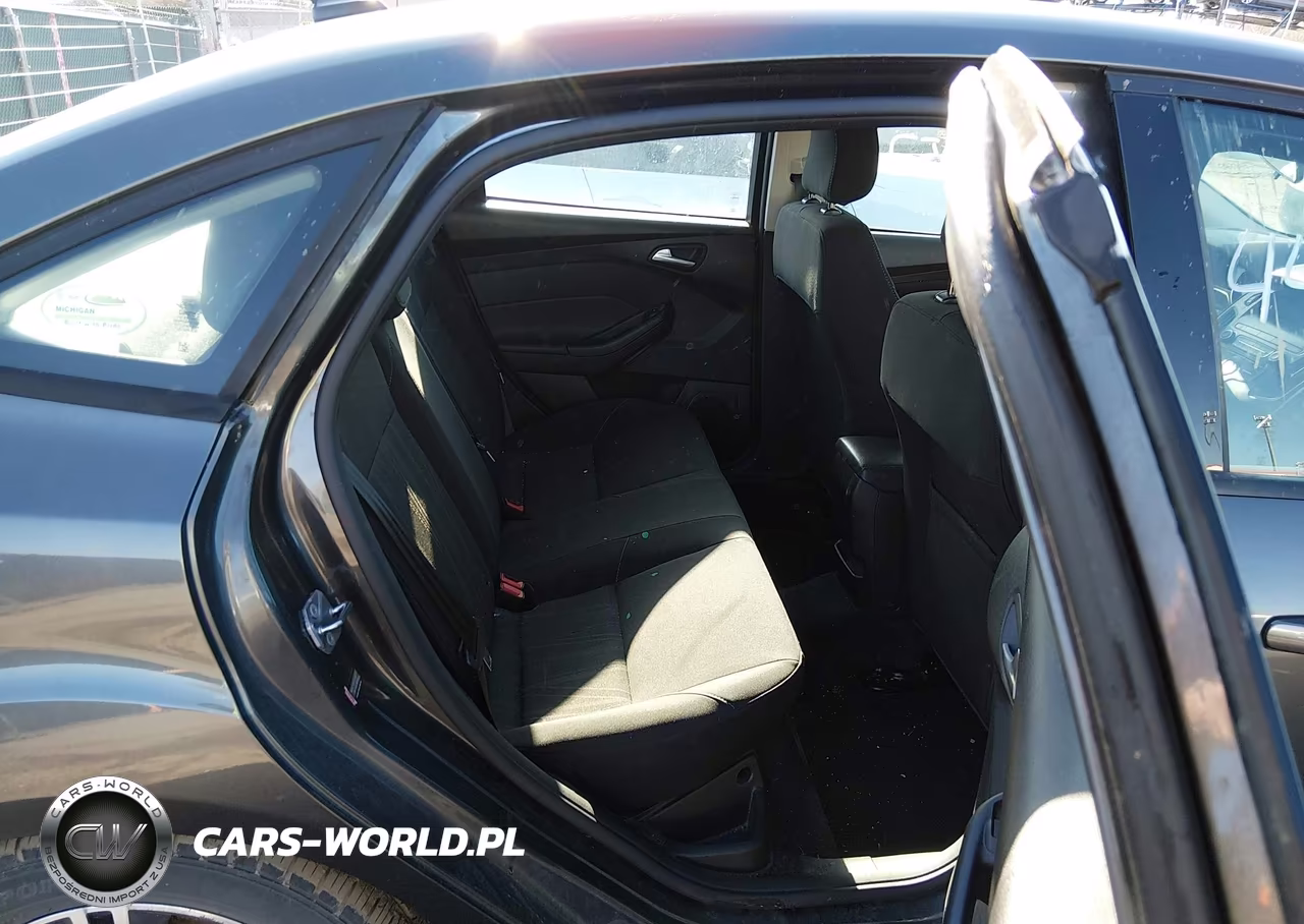 2018 Ford Focus Se VIN:1FADP3FE9JL330369 - 8