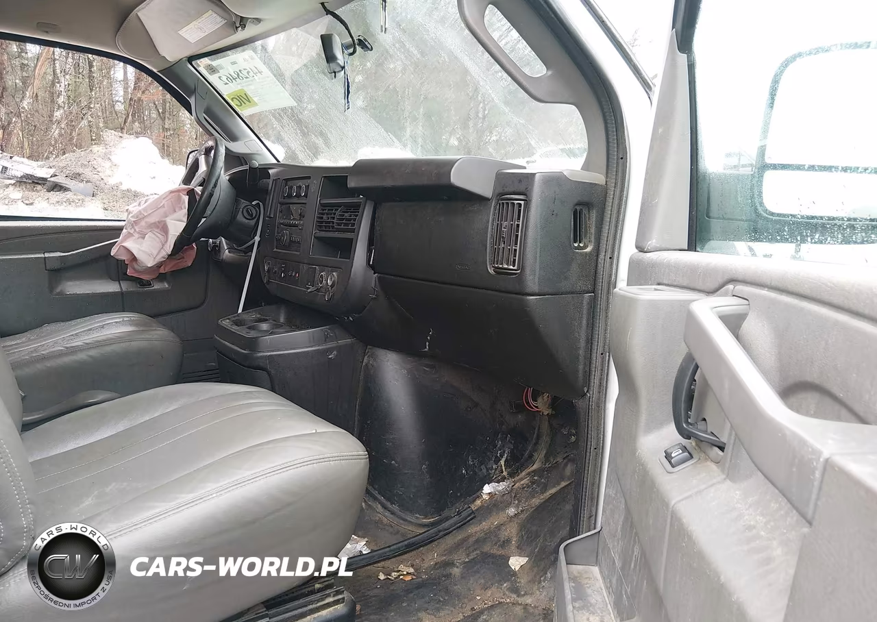 2018 Chevrolet Express 2500 Work Van VIN:1GCWGAFG2J1336888 - 5