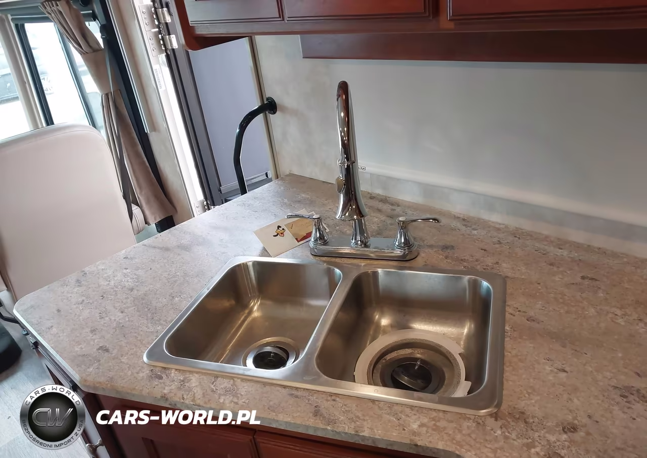 2019 Winnebago Vista 32Ye VIN:1F65F5DYXJ0A14672 - 18