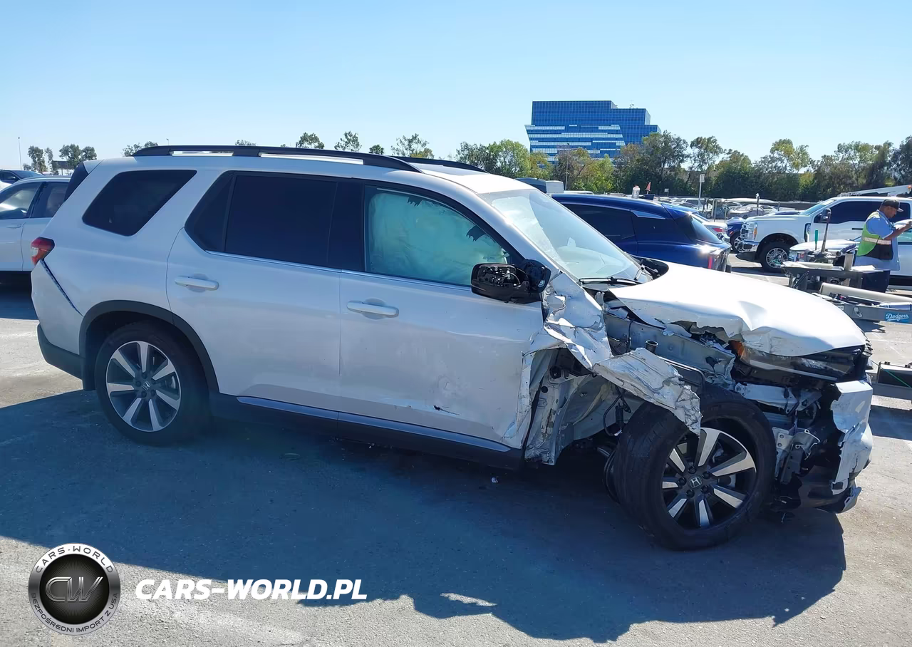 2025 Honda Pilot Touring VIN:5FNYG2H77SB010752 - 13