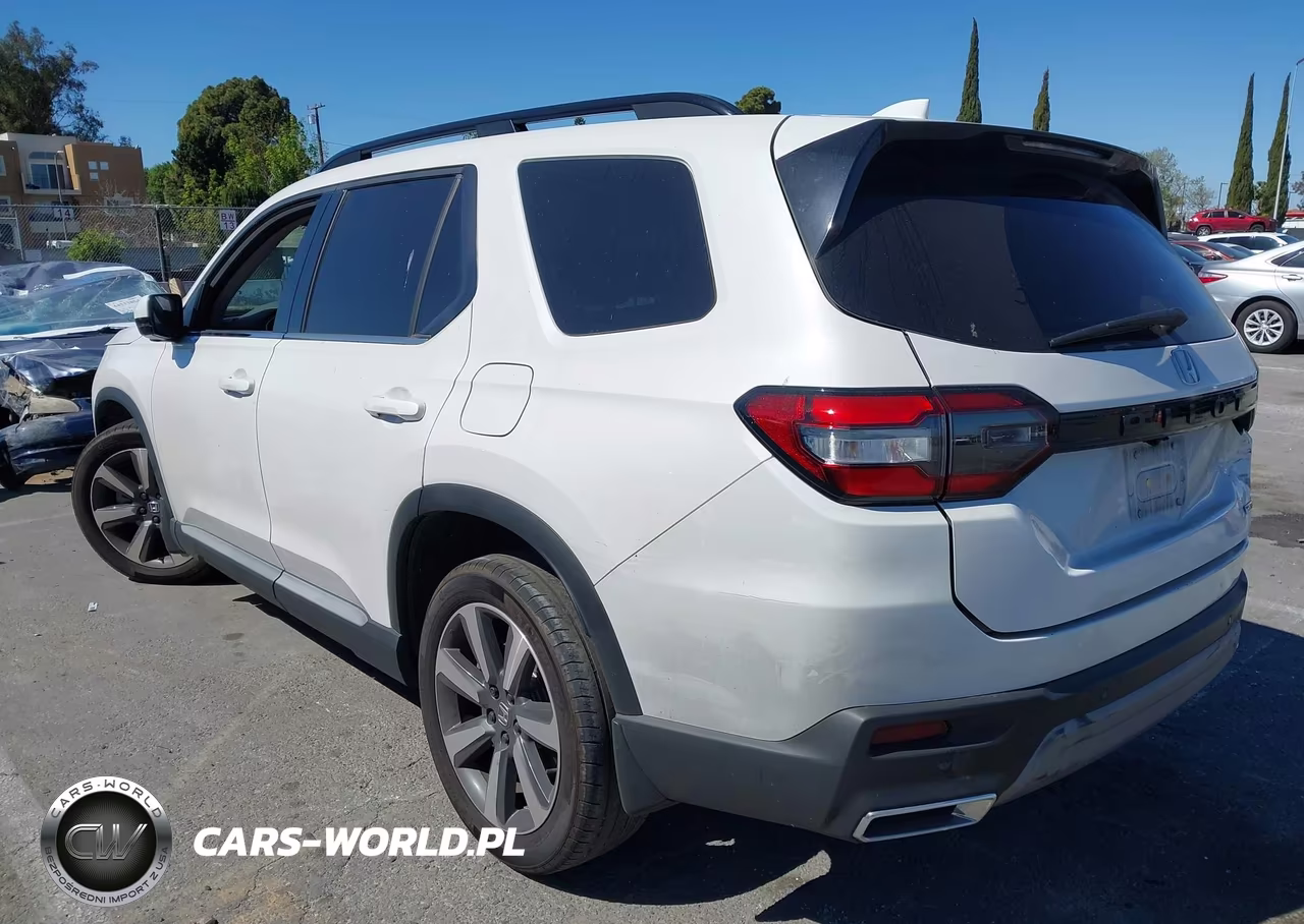 2025 Honda Pilot Touring VIN:5FNYG2H77SB010752 - 3