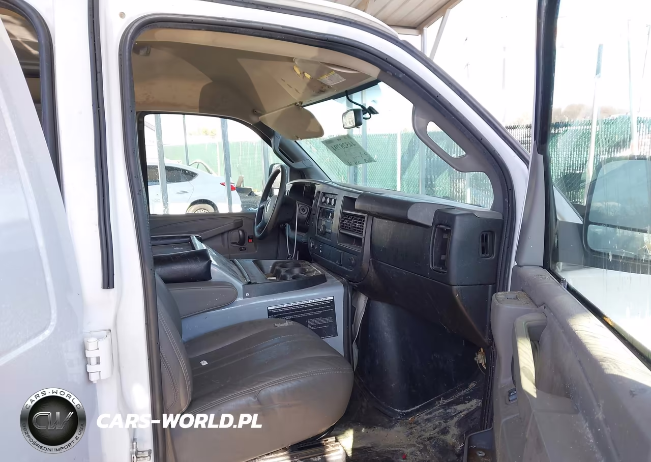 2017 Chevrolet Express 2500 Work Van VIN:1GCWGAFF5H1257703 - 5