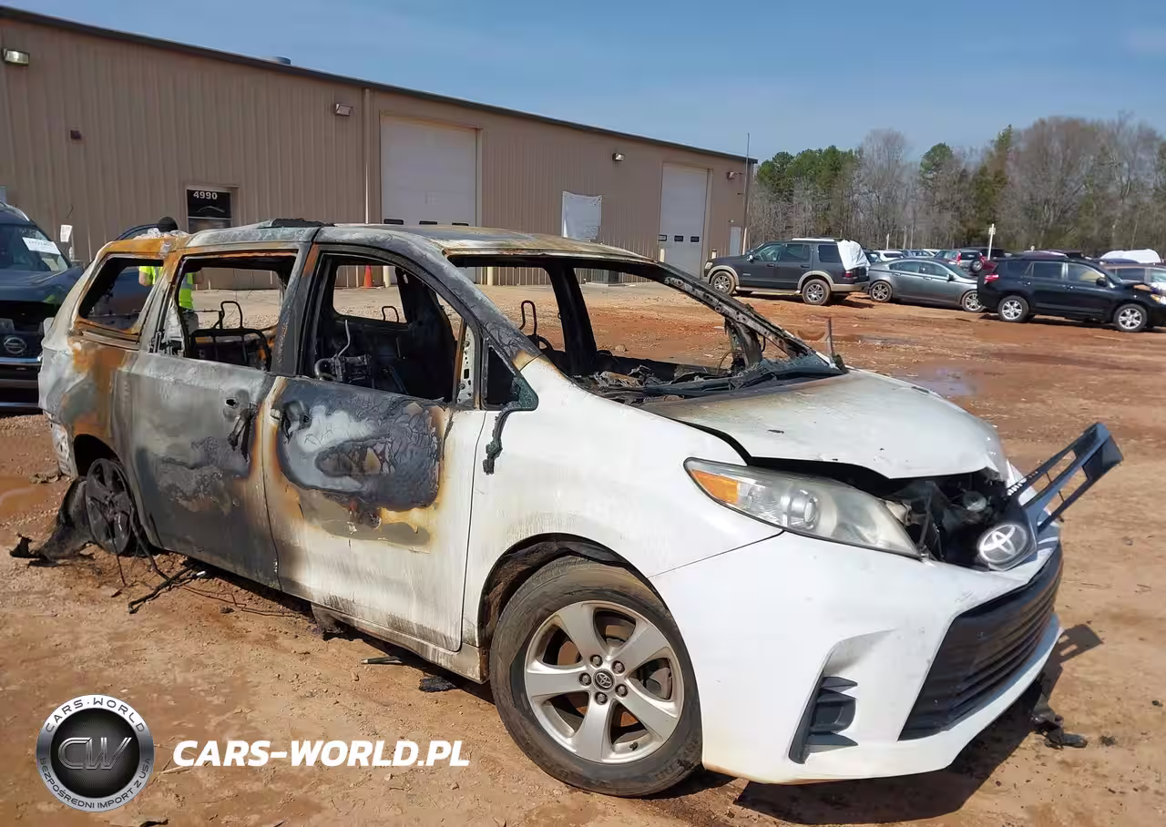 2018 Toyota Sienna Le 8 Passenger