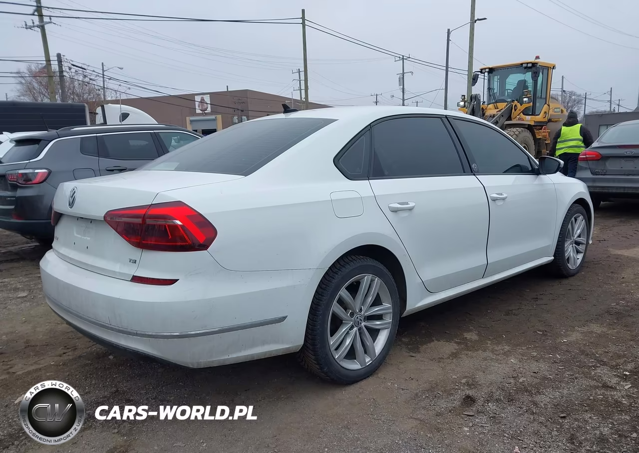 2019 Volkswagen Passat 2.0T Wolfsburg Edition VIN:1VWLA7A39KC007538 - 4