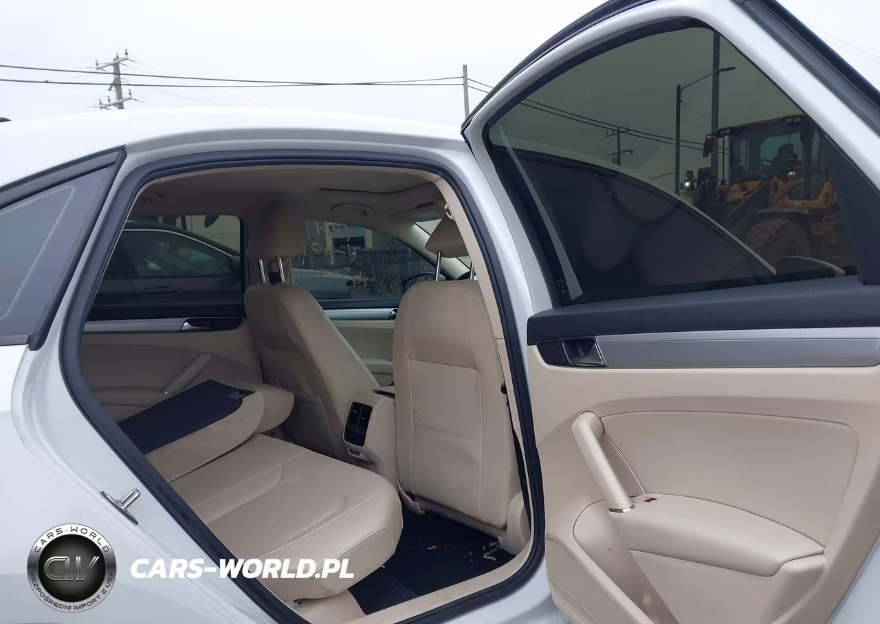 2019 Volkswagen Passat 2.0T Wolfsburg Edition VIN:1VWLA7A39KC007538 - 8
