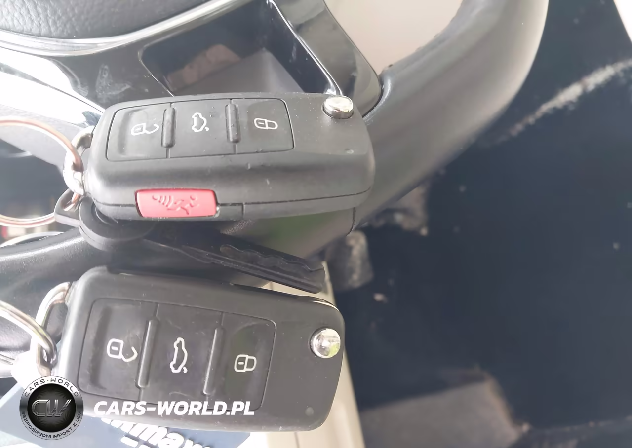 2019 Volkswagen Passat 2.0T Wolfsburg Edition VIN:1VWLA7A39KC007622 - 11