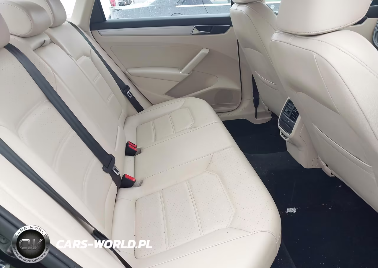 2019 Volkswagen Passat 2.0T Wolfsburg Edition VIN:1VWLA7A39KC007622 - 8