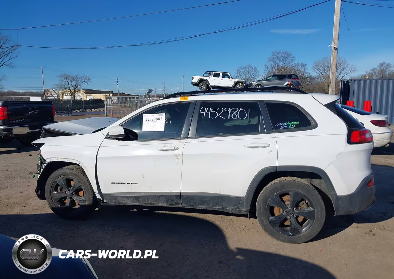 2016 Jeep Cherokee Altitude VIN:1C4PJLCS3GW107870 - 13