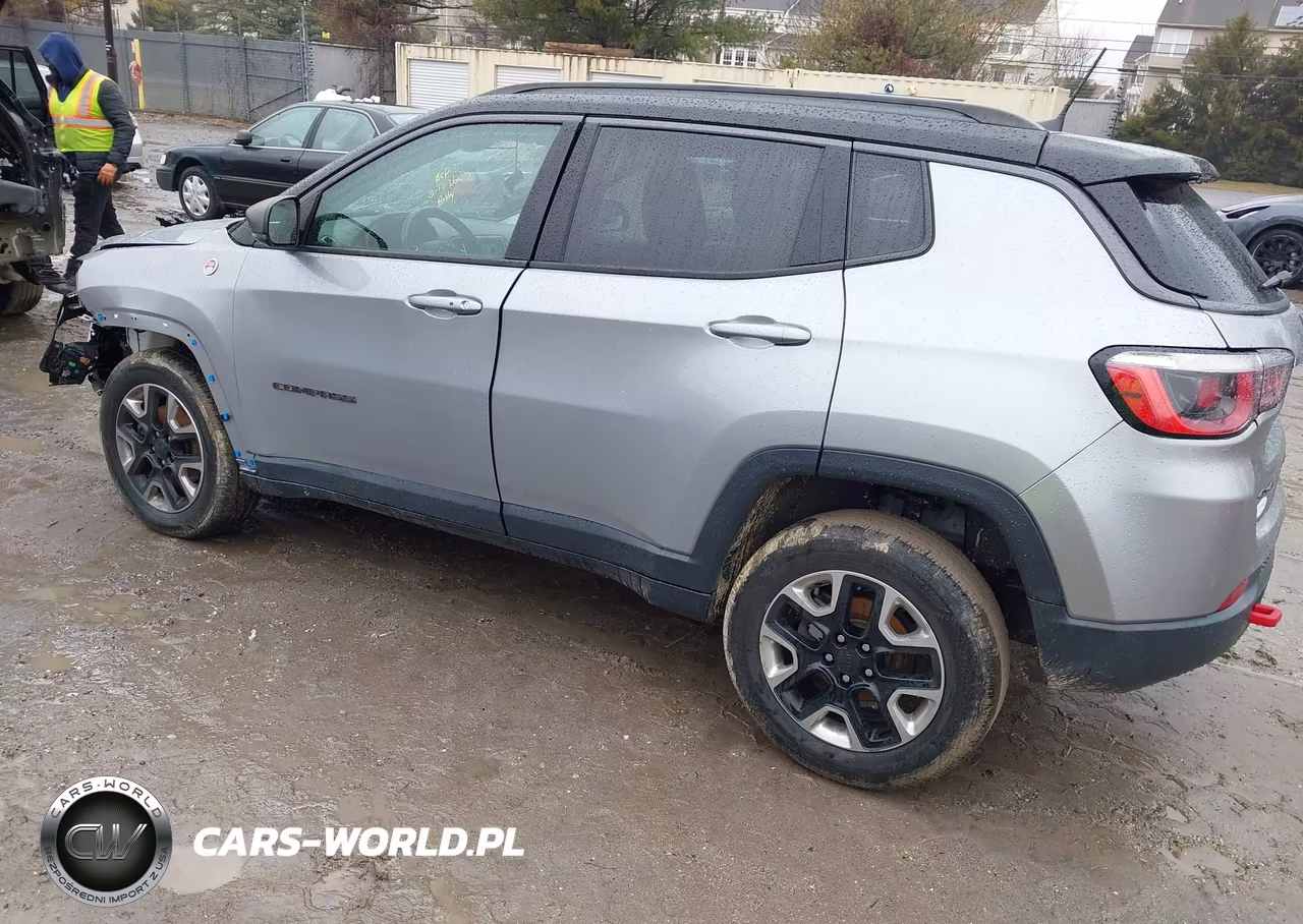 2018 Jeep Compass Trailhawk 4X4 VIN:3C4NJDDB9JT371832 - 3