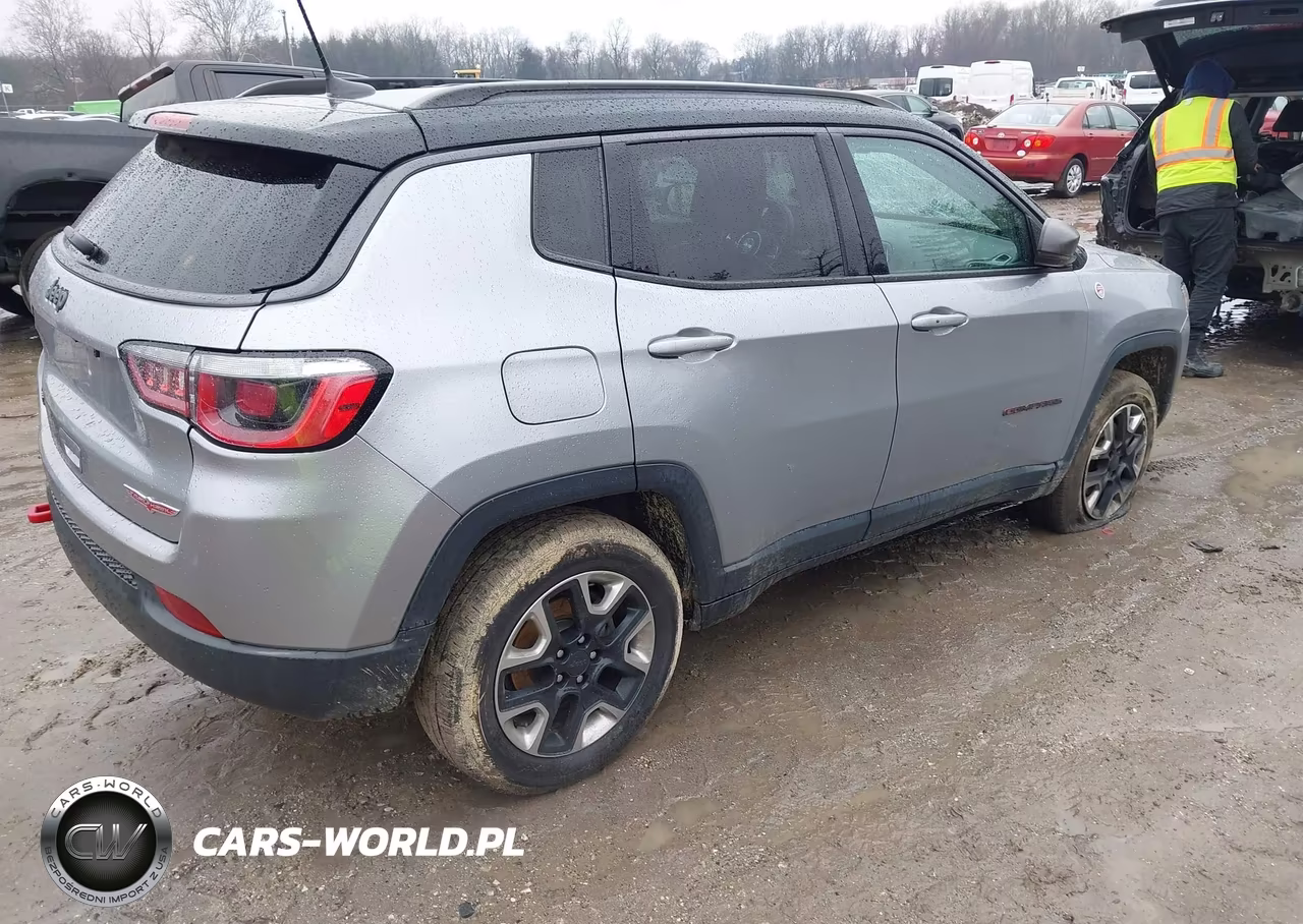 2018 Jeep Compass Trailhawk 4X4 VIN:3C4NJDDB9JT371832 - 4