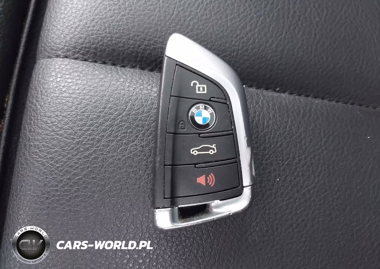 2018 BMW X2 xDrive28I VIN:WBXYJ5C32JEF76637 - 11