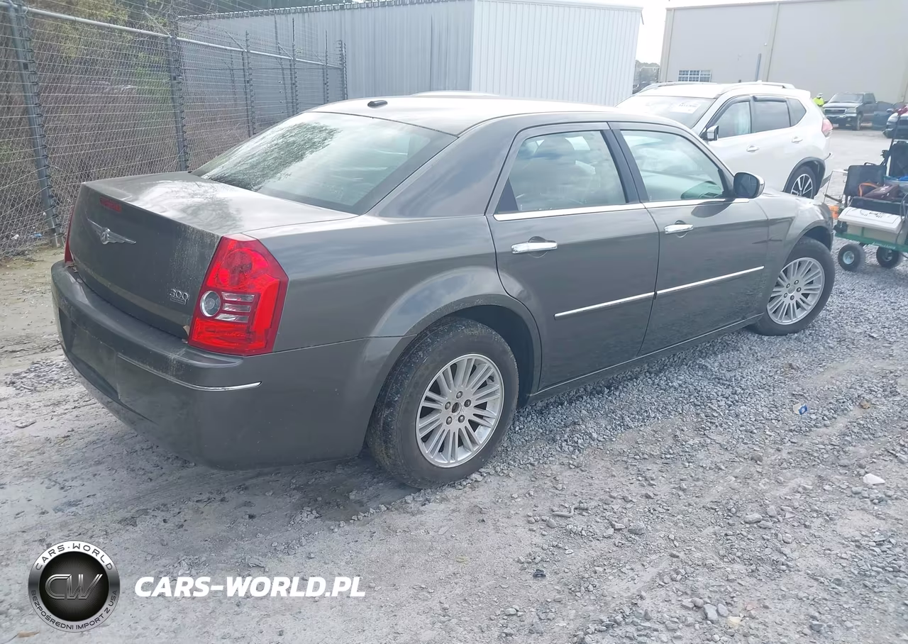 2010 Chrysler 300 Touring-Signature Series-Executive Series VIN:2C3CA5CV0AH191726 - 4