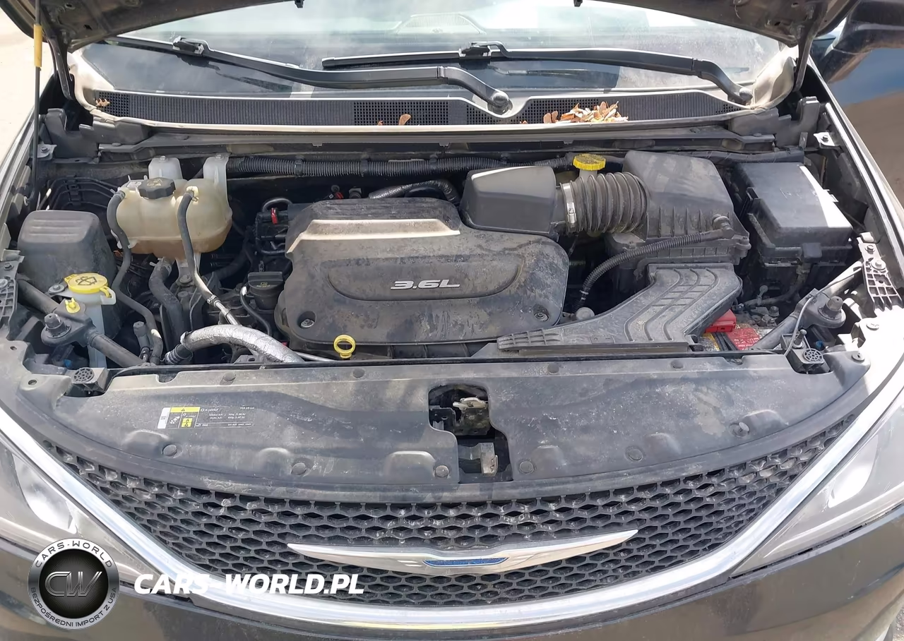 2018 Chrysler Pacifica Touring L VIN:2C4RC1BG0JR149126 - 10