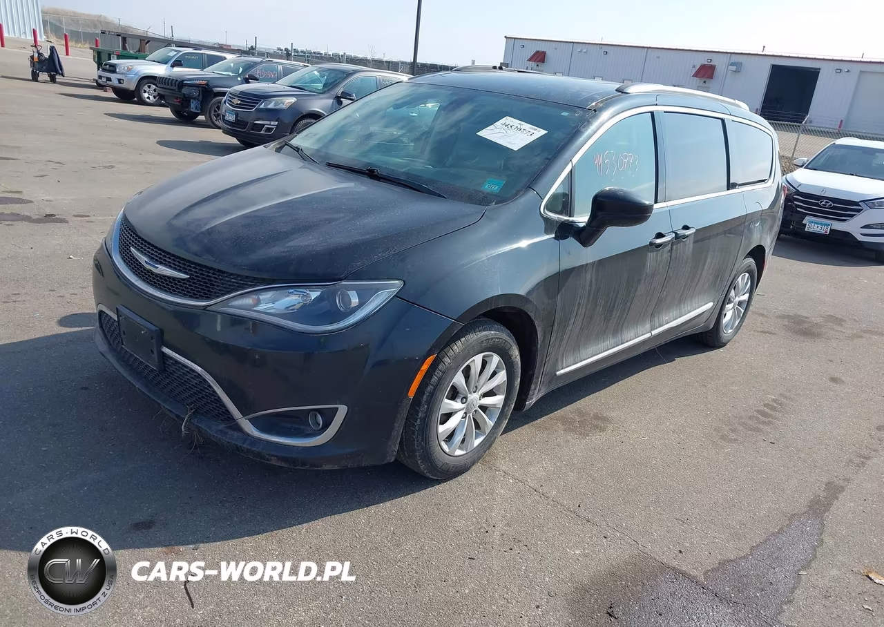 2018 Chrysler Pacifica Touring L VIN:2C4RC1BG0JR149126 - 2