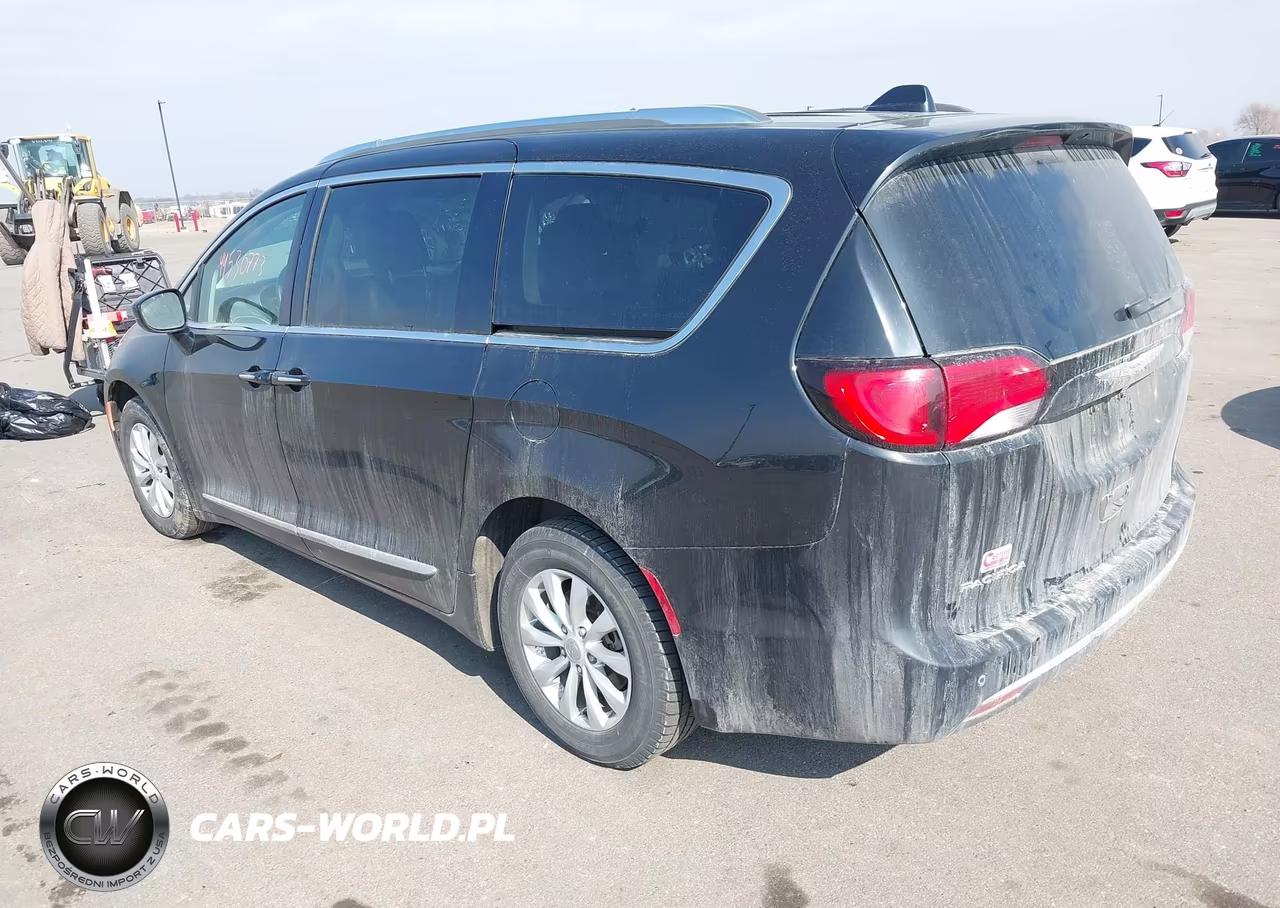 2018 Chrysler Pacifica Touring L VIN:2C4RC1BG0JR149126 - 3