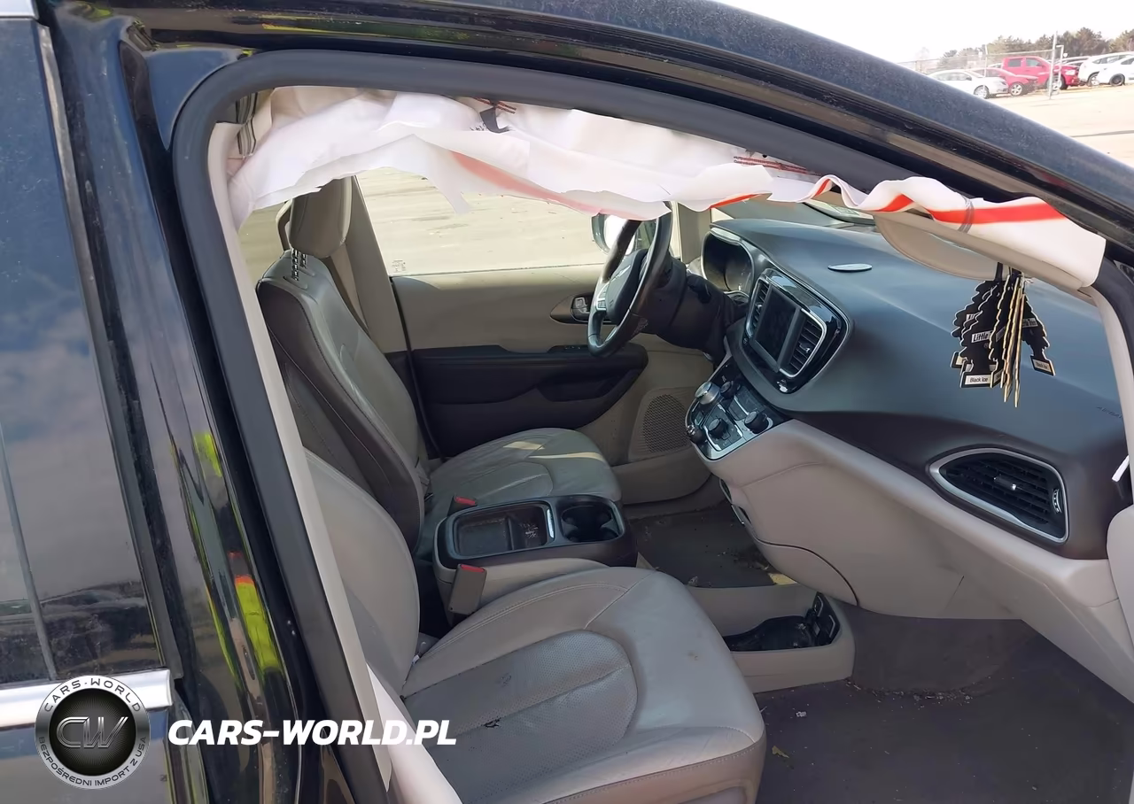 2018 Chrysler Pacifica Touring L VIN:2C4RC1BG0JR149126 - 5