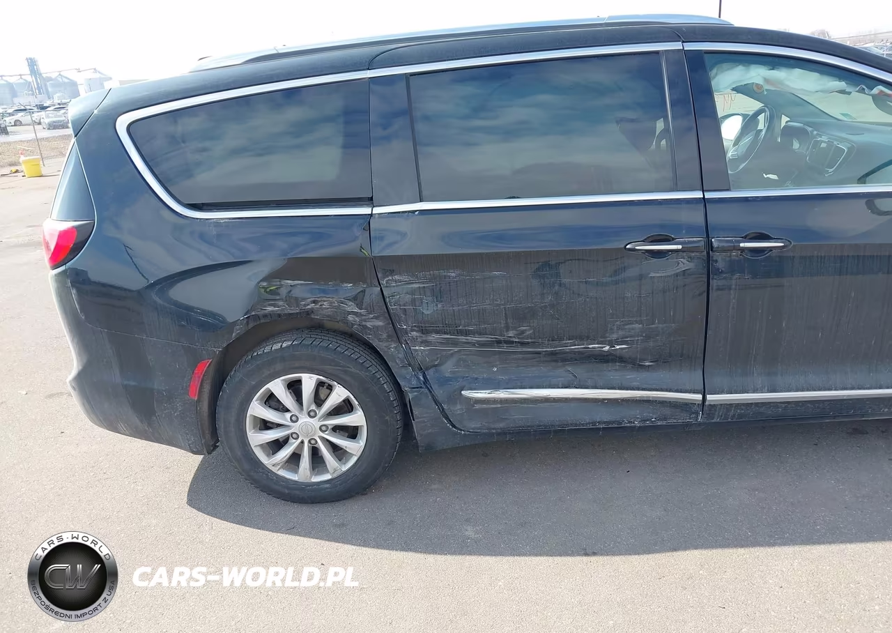 2018 Chrysler Pacifica Touring L VIN:2C4RC1BG0JR149126 - 6