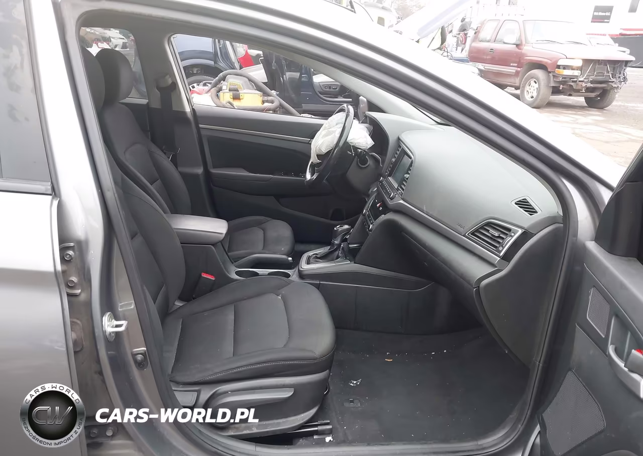 2018 Hyundai Elantra Value Edition VIN:5NPD84LF8JH292695 - 5