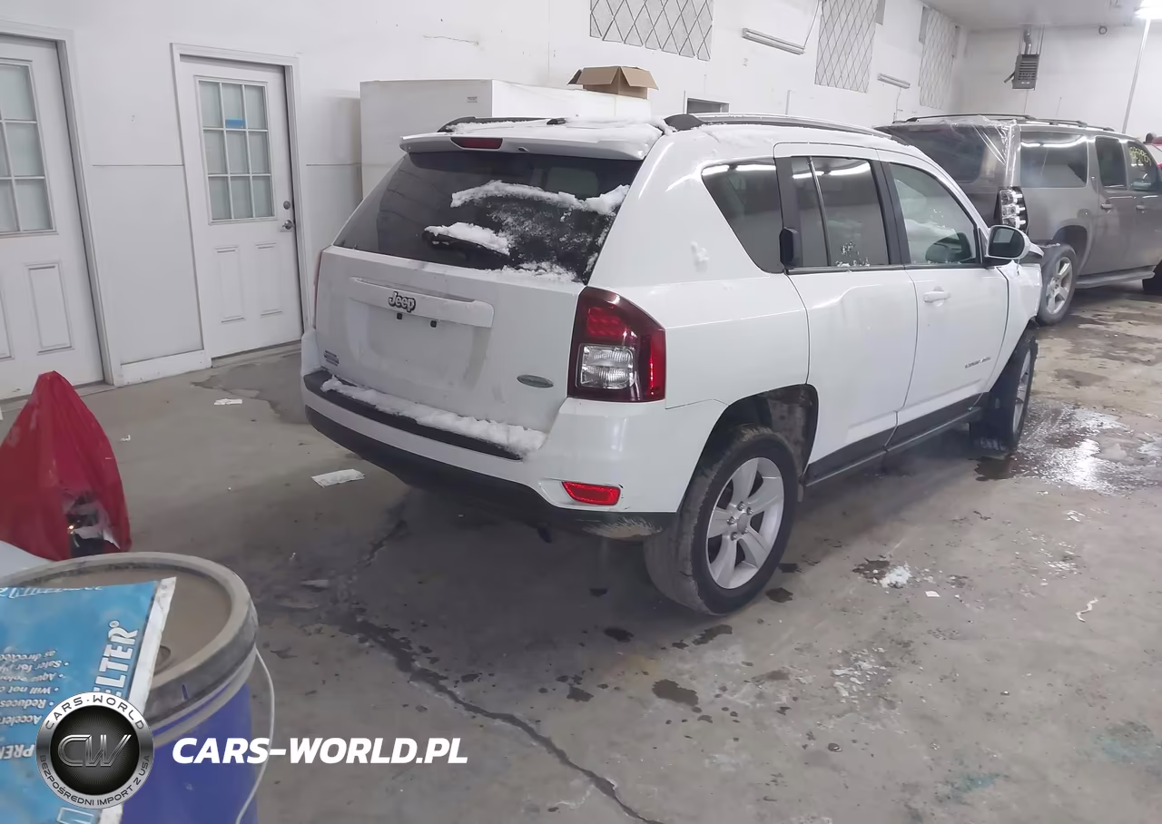2014 Jeep Compass Latitude VIN:1C4NJCEA4ED503293 - 4