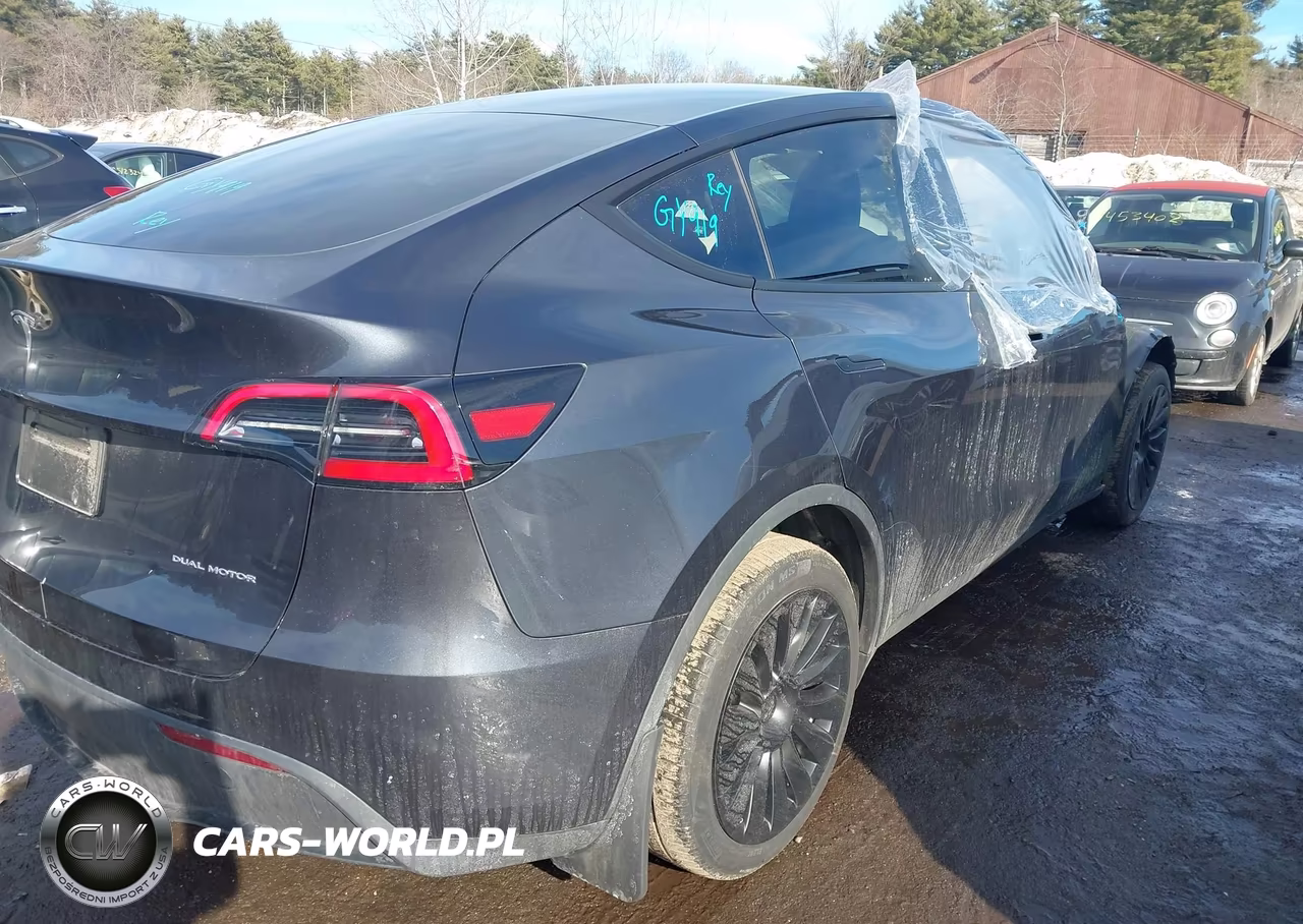2024 Tesla Model Y Long Range Dual Motor All-Wheel Drive VIN:7SAYGDEE4RA284919 - 4