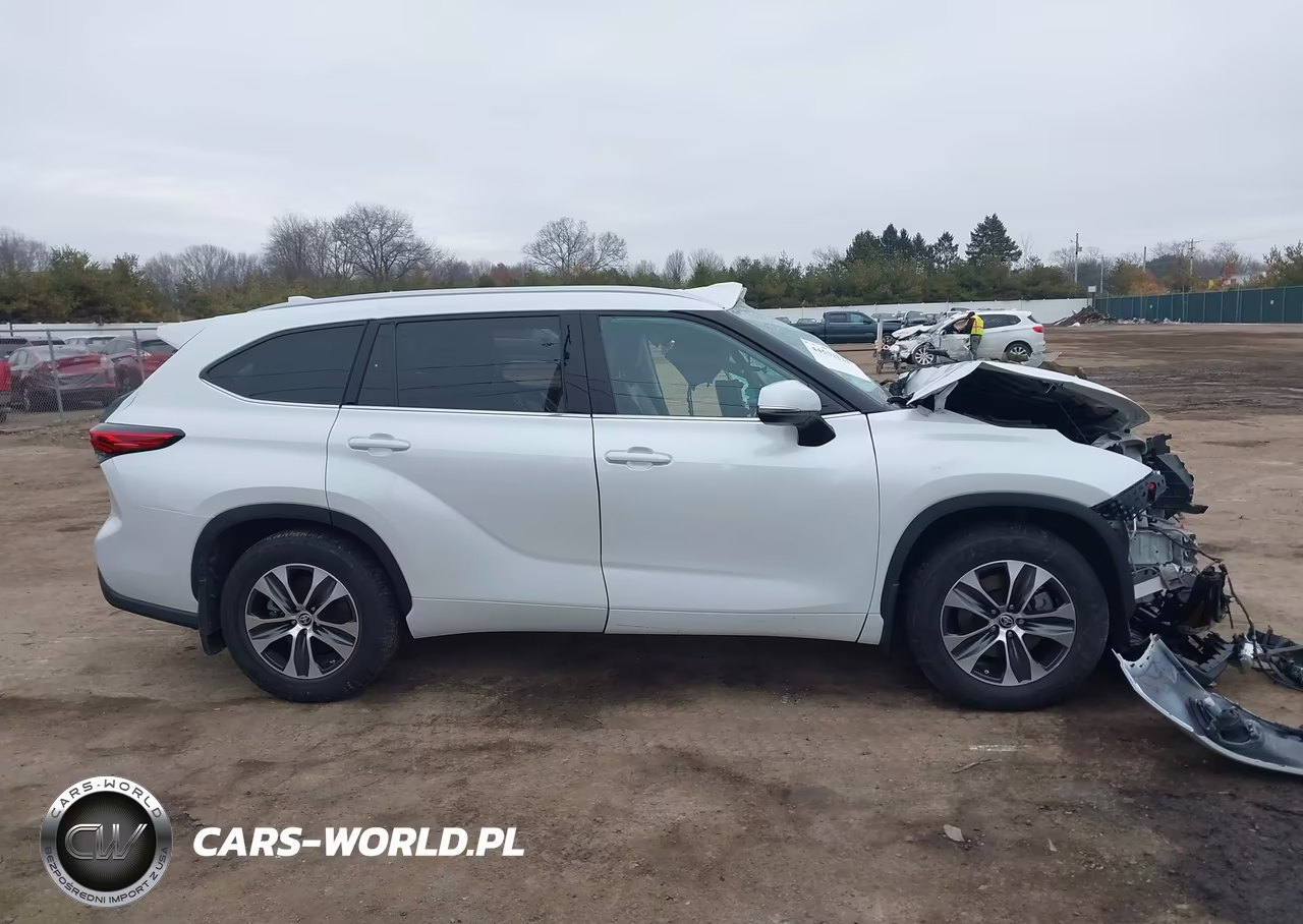 2022 Toyota Highlander Xle VIN:5TDHZRBH4NS235862 - 13
