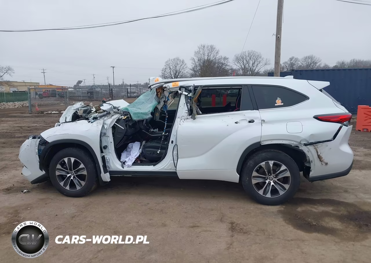 2022 Toyota Highlander Xle VIN:5TDHZRBH4NS235862 - 14
