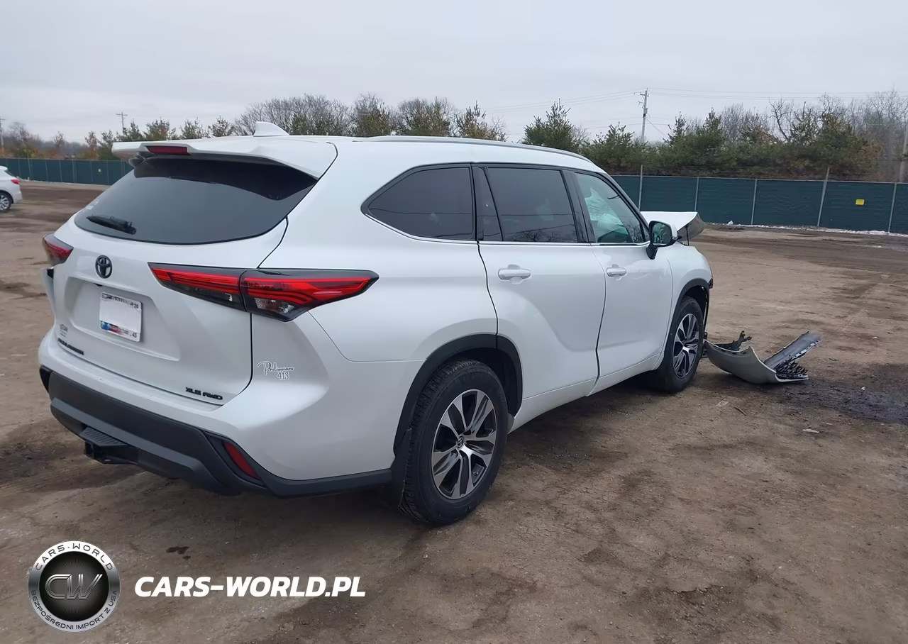 2022 Toyota Highlander Xle VIN:5TDHZRBH4NS235862 - 4