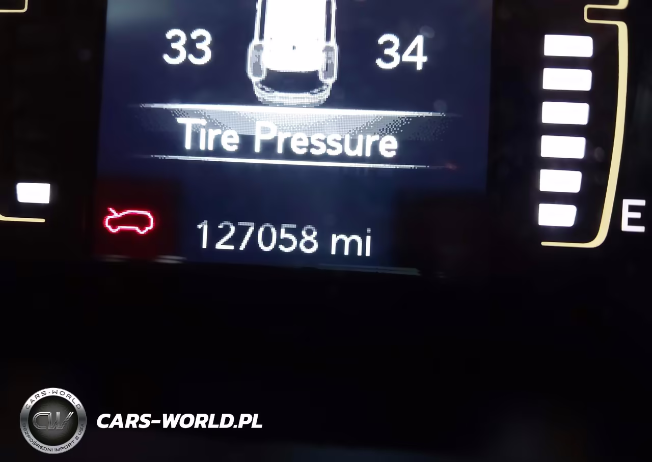 2019 Jeep Cherokee Latitude Plus 4X4 VIN:1C4PJMLB2KD398159 - 15