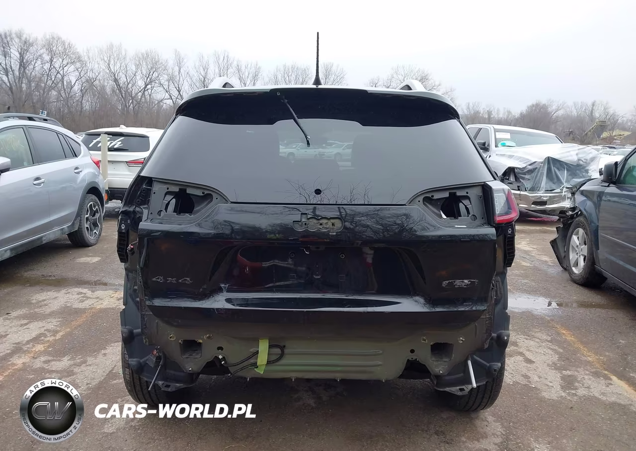 2019 Jeep Cherokee Latitude Plus 4X4 VIN:1C4PJMLB2KD398159 - 16