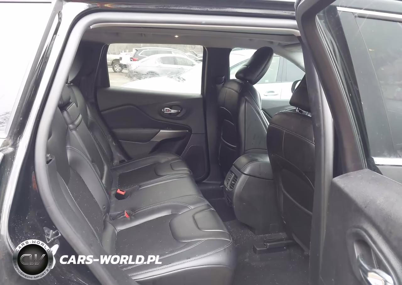 2019 Jeep Cherokee Latitude Plus 4X4 VIN:1C4PJMLB2KD398159 - 8