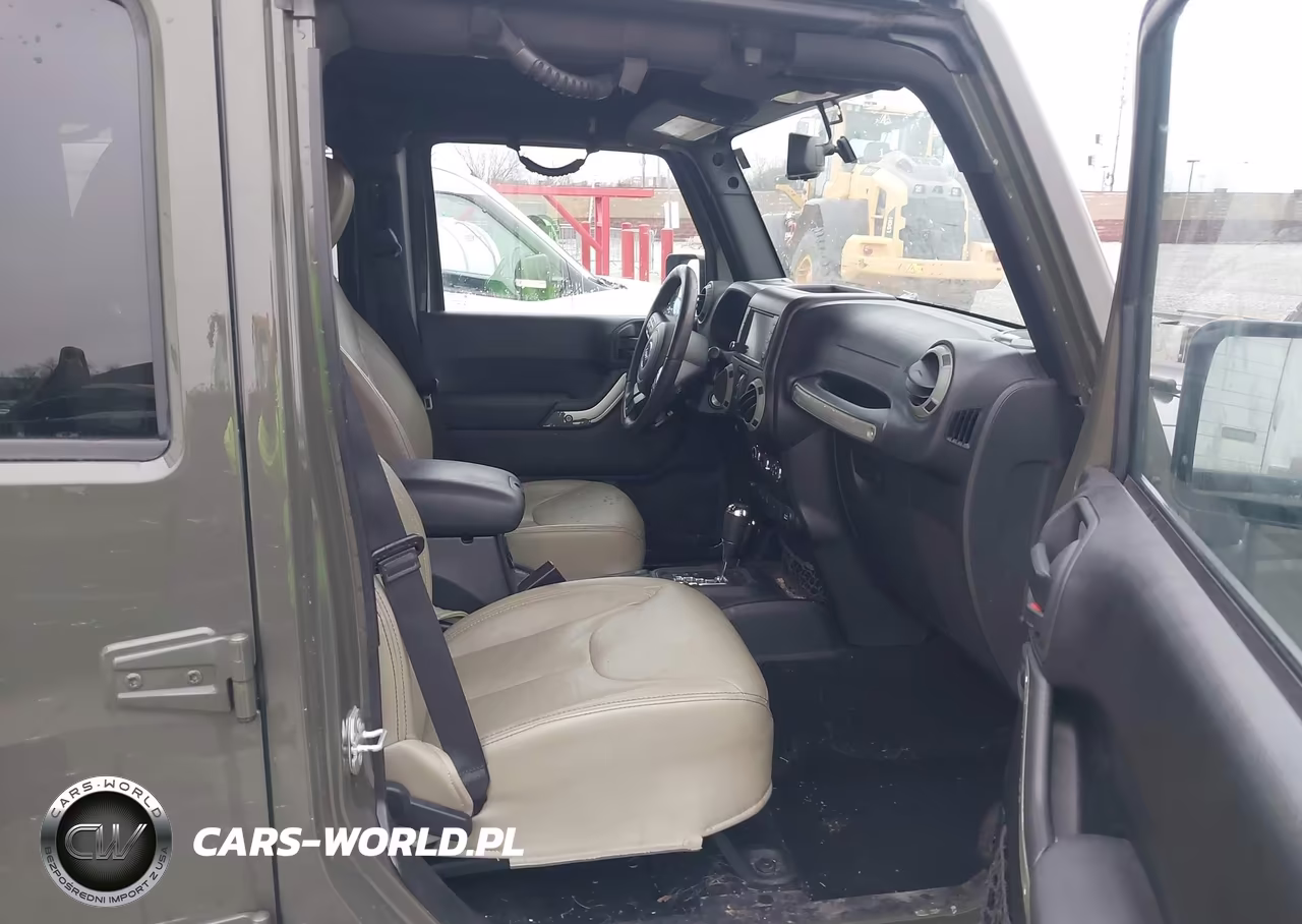 2015 Jeep Wrangler Unlimited Rubicon VIN:1C4BJWFG1FL777064 - 5
