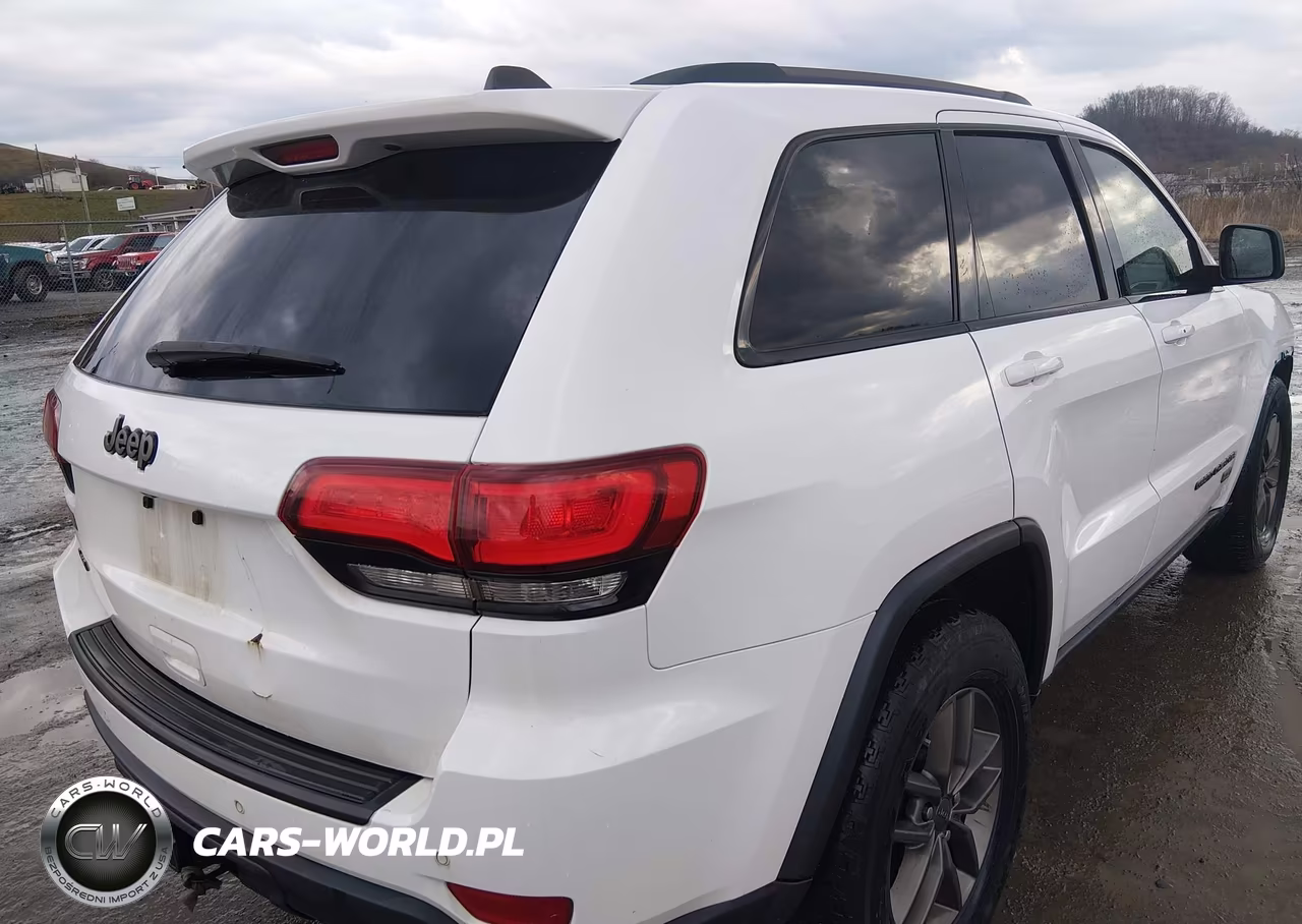2016 Jeep Grand Cherokee 75Th Anniversary VIN:1C4RJFAG2GC506134 - 4