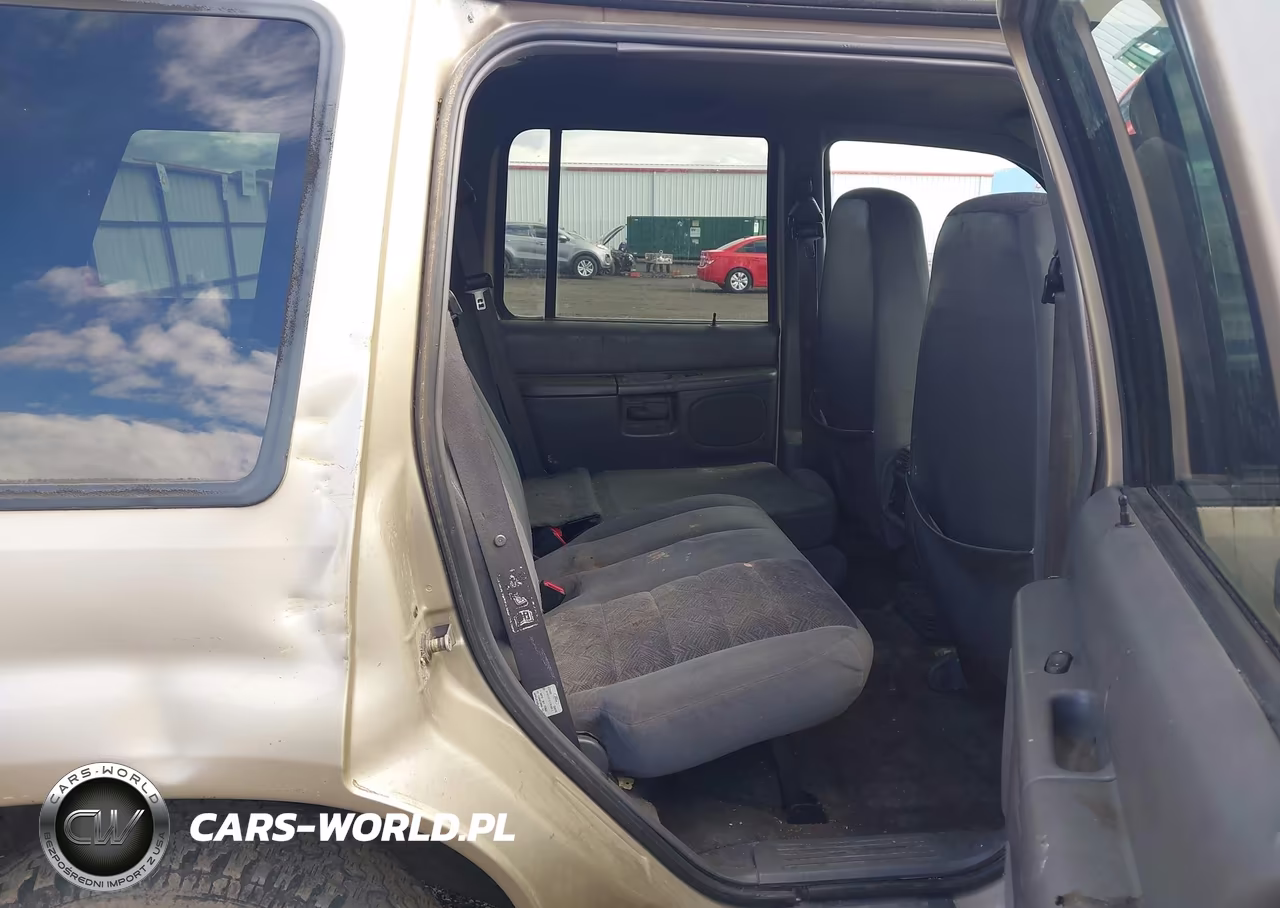 2000 Ford Explorer Xlt VIN:1FMZU73X2YUB38829 - 8