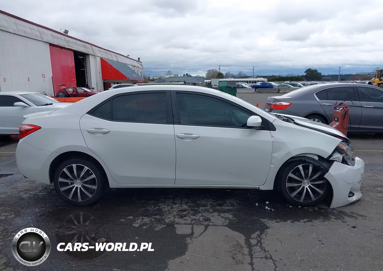 2018 Toyota Corolla Le Eco VIN:5YFBPRHE9JP785795 - 14