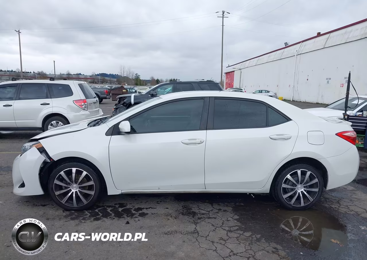 2018 Toyota Corolla Le Eco VIN:5YFBPRHE9JP785795 - 15