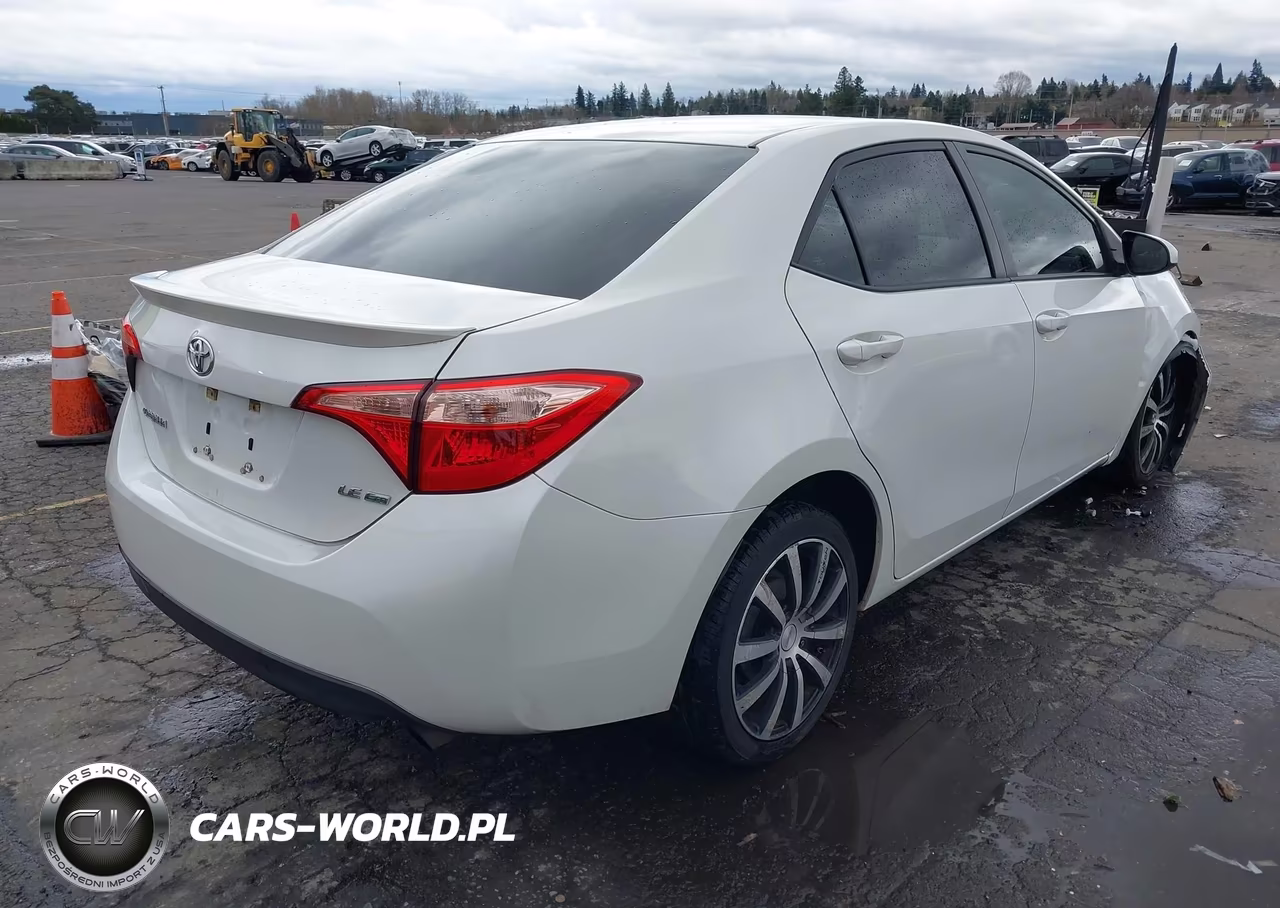 2018 Toyota Corolla Le Eco VIN:5YFBPRHE9JP785795 - 4