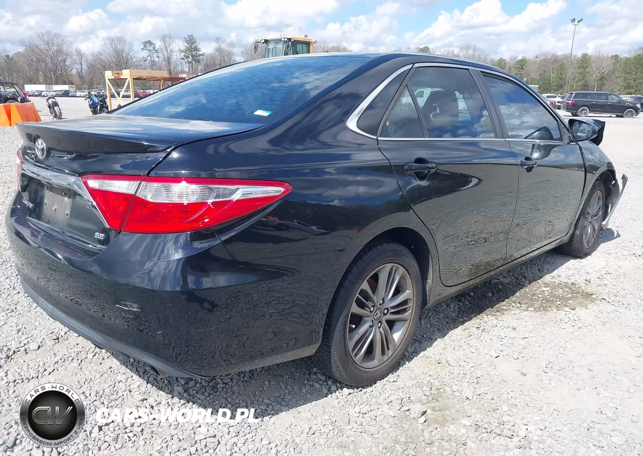2017 Toyota Camry Se VIN:4T1BF1FKXHU761057 - 4