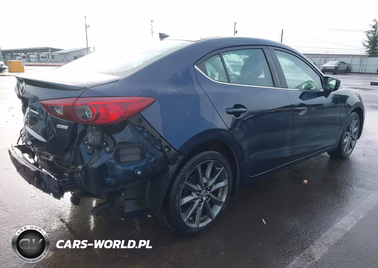 2018 Mazda Mazda3 Touring VIN:3MZBN1V36JM262863 - 4