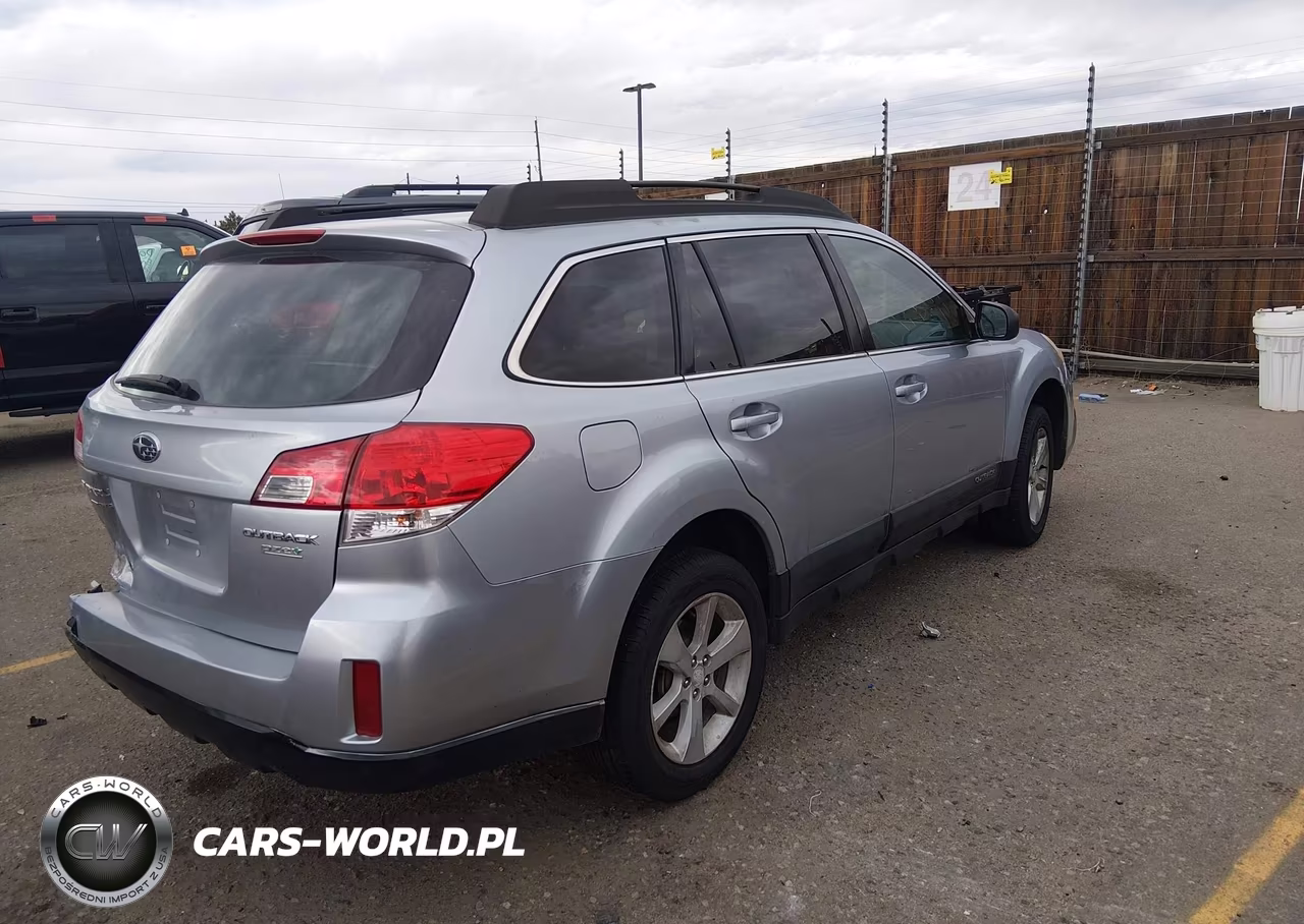 2013 Subaru Outback 2.5I Premium VIN:4S4BRBCC8D3310607 - 4