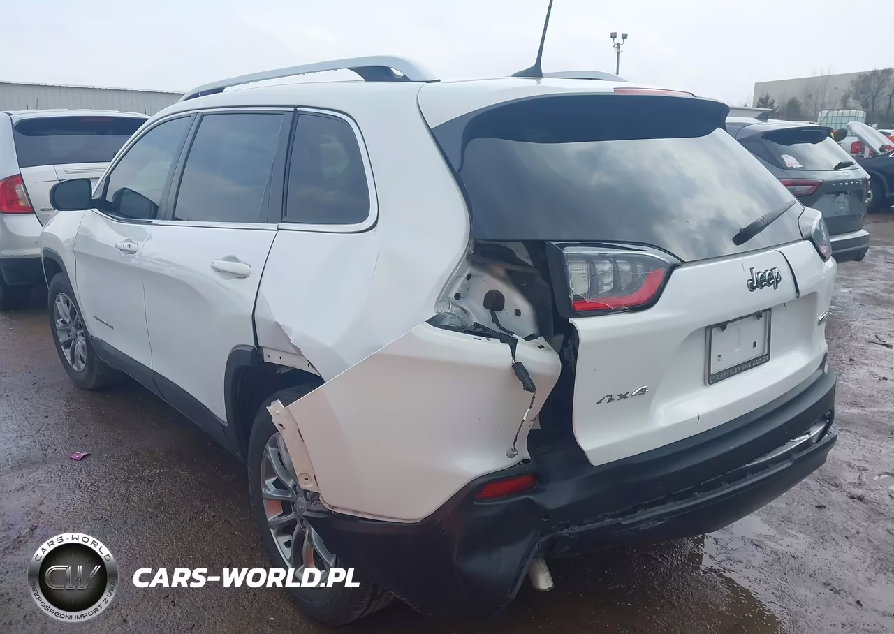 2019 Jeep Cherokee Latitude Plus 4X4 VIN:1C4PJMLBXKD474940 - 3