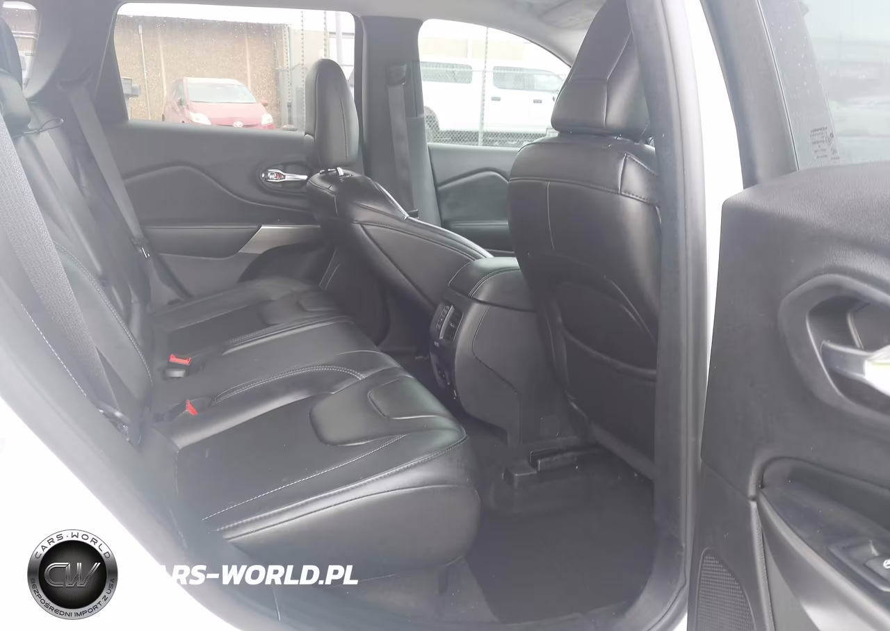 2019 Jeep Cherokee Latitude Plus 4X4 VIN:1C4PJMLBXKD474940 - 8