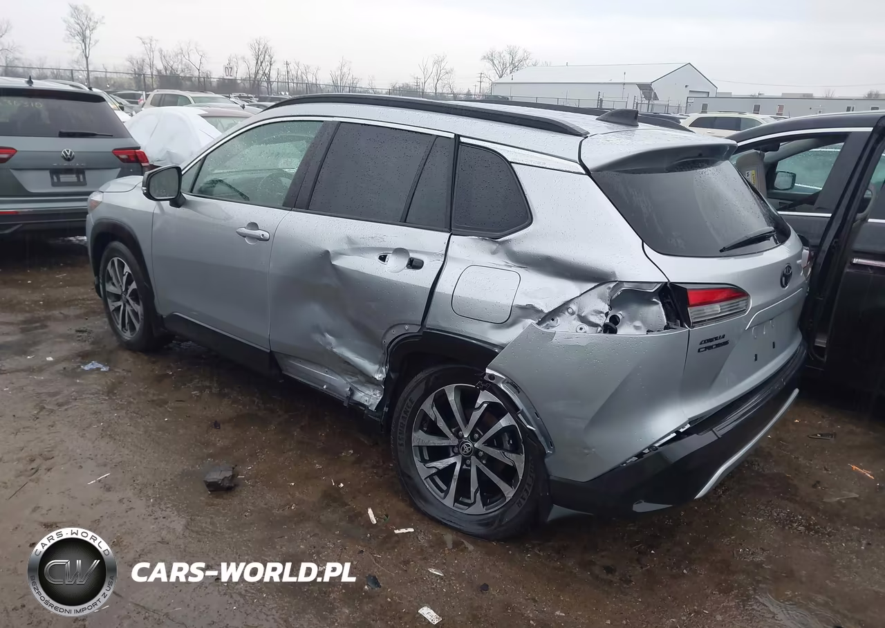 2025 Toyota Corolla Cross Xle VIN:7MUEAAAG6SV147918 - 3