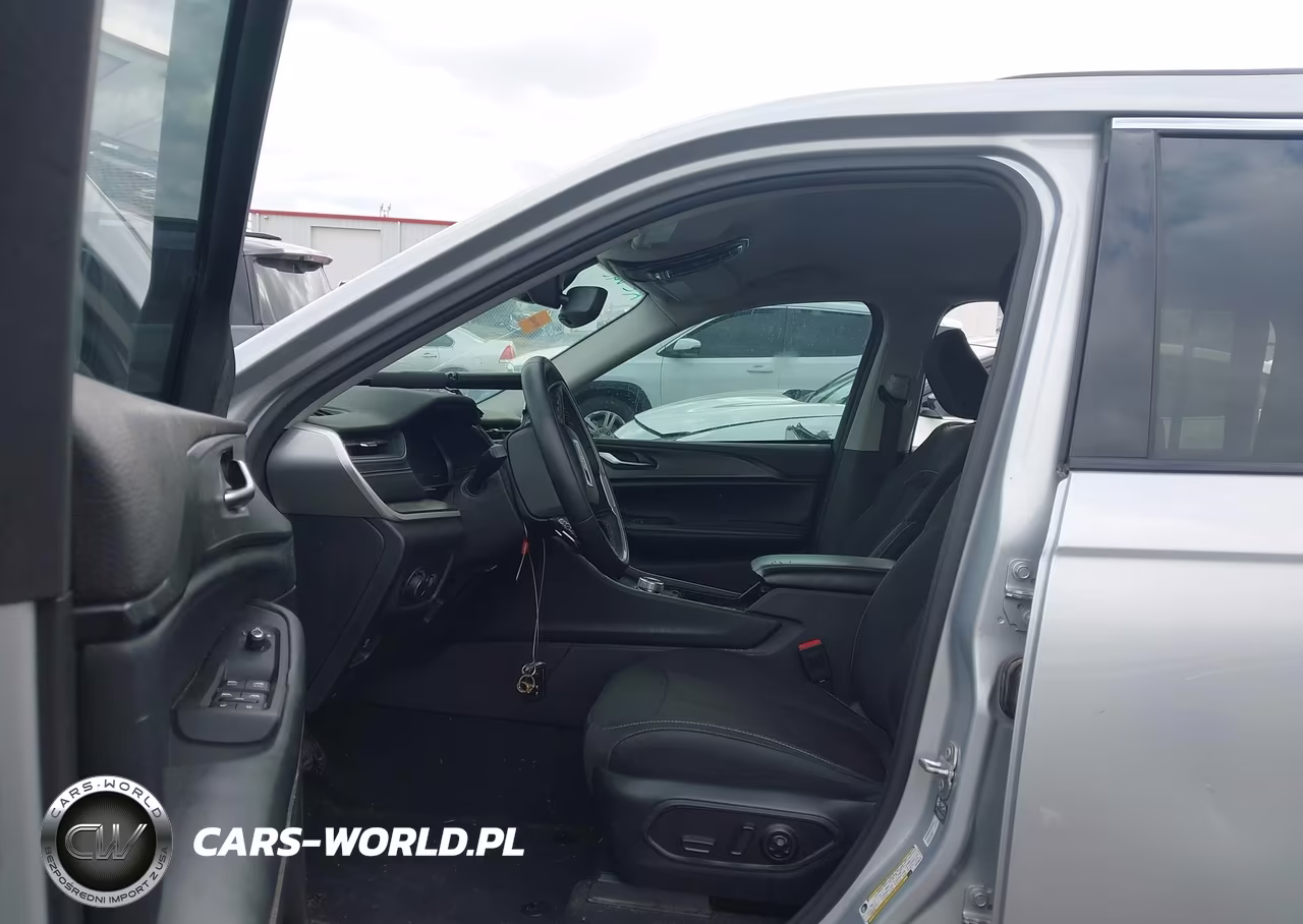 2023 Jeep Grand Cherokee L Laredo 4X2 VIN:1C4RJJAG3P8768816 - 5