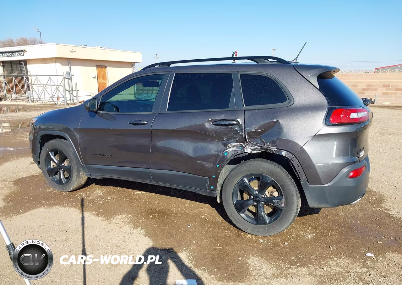 2018 Jeep Cherokee Latitude 4X4 VIN:1C4PJMCX6JD541639 - 14